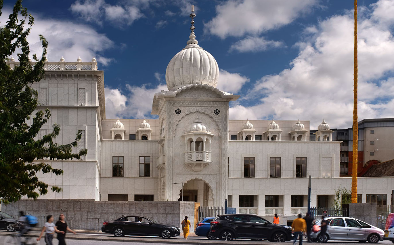 Barking Gurdwara_VELFAC-case-study_1370x851